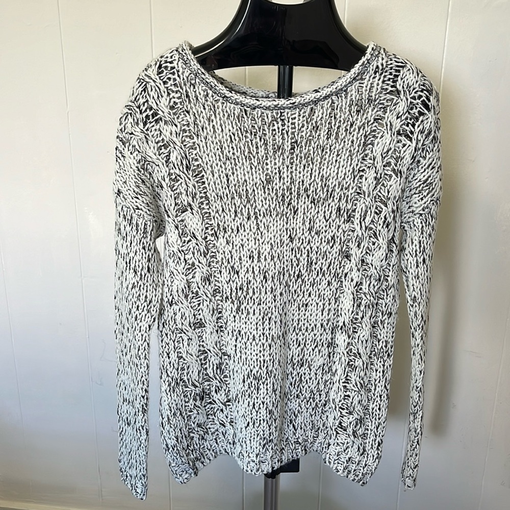 NWT OLIVE + OAK CABLE KNIT SWEATER SIZE SMALL
